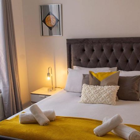 Shm Stays Hs2 Workers Great For Long Term Stays & Short Stays, 15 Min Drive To City Centre & Airport 2 Min Walk To Shops And Train Station Birmingham Exterior photo