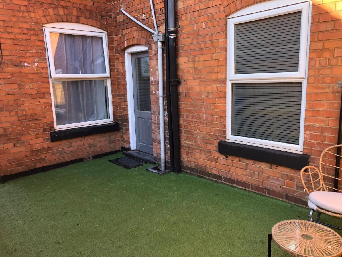 Shm Stays Hs2 Workers Great For Long Term Stays & Short Stays, 15 Min Drive To City Centre & Airport 2 Min Walk To Shops And Train Station Birmingham Exterior photo