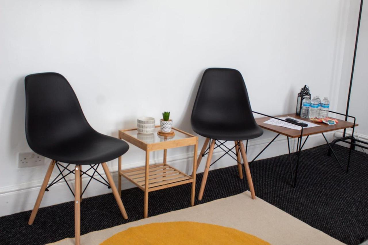 Shm Stays Hs2 Workers Great For Long Term Stays & Short Stays, 15 Min Drive To City Centre & Airport 2 Min Walk To Shops And Train Station Birmingham Exterior photo