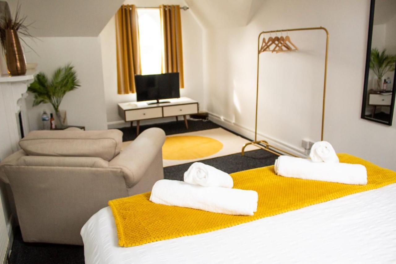 Shm Stays Hs2 Workers Great For Long Term Stays & Short Stays, 15 Min Drive To City Centre & Airport 2 Min Walk To Shops And Train Station Birmingham Exterior photo